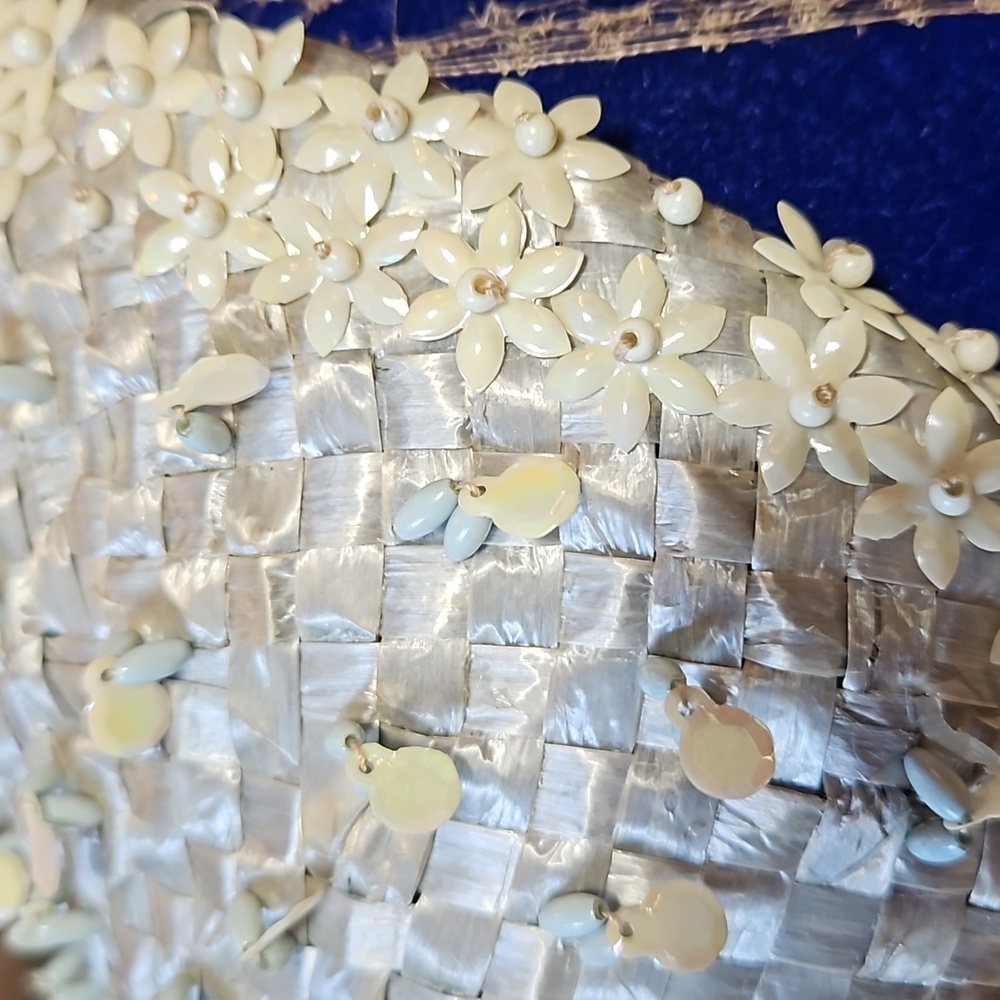 Vintage straw, beaded hat with netted tie from the 1940s or 1950s - Picture 5 of 8